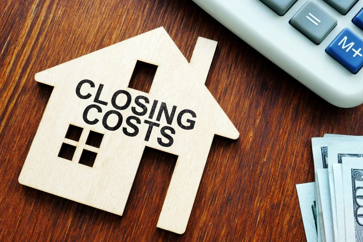 How much do closing store costs on a house cost